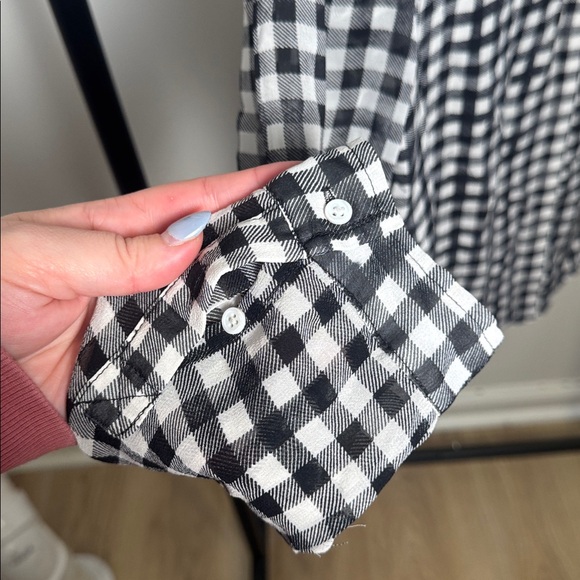 PAIGE Black and White Gingham Silk Lightweight Button Up Blouse Size Small - Picture 3 of 6